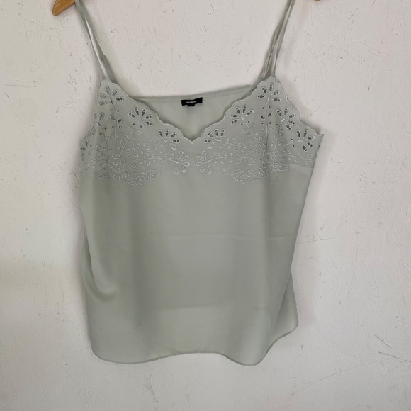 Express Sleeveless blouse - Picture 2 of 7
